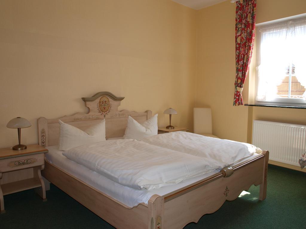 Hotel Gasthof Schuster Und Gaestehaus Рюдесхайм ам Рейн Стая снимка