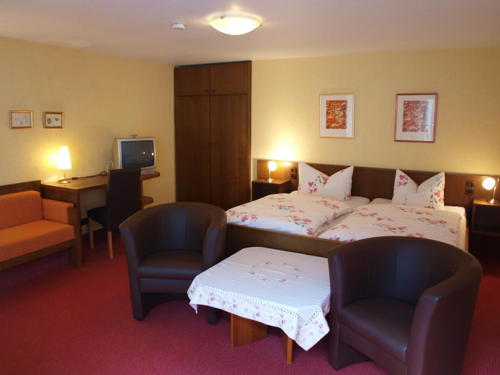 Hotel Gasthof Schuster Und Gaestehaus Рюдесхайм ам Рейн Стая снимка